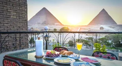 Vista dall'hotel del Cairo alle Piramidi di Giza