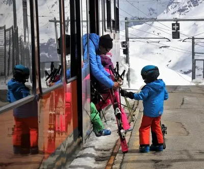 Viaggio in treno a Sochi con attrezzatura da sci