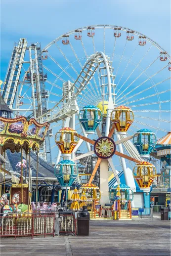 Giostre nel parco divertimenti
