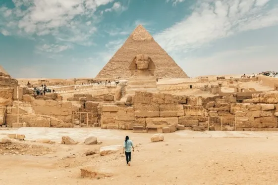 La statua della Sfinge e le Piramidi di Giza