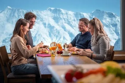 Cena di San Valentino in cima alla montagna